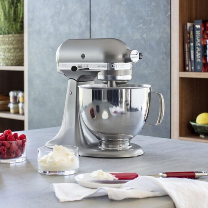 ⁦عجان كيتشن ايد KitchenAid Robot Pétrib Artisan à tête inclinable I Avec 4 accessoires 4,8L gris⁩ - الصورة ⁦5⁩